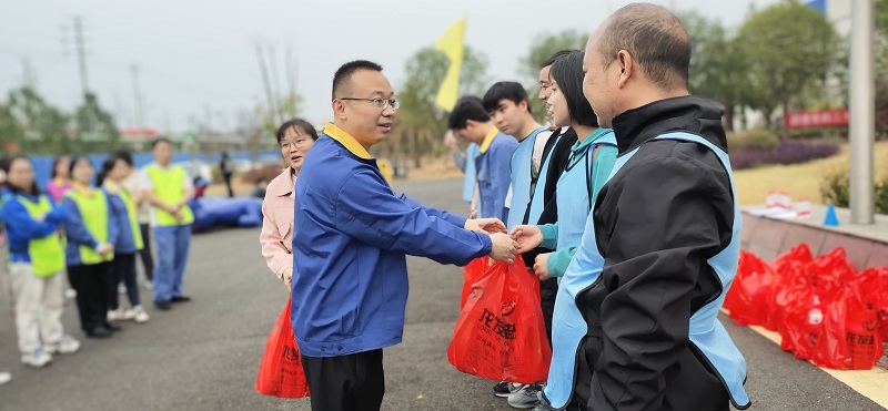 颁奖.jpg