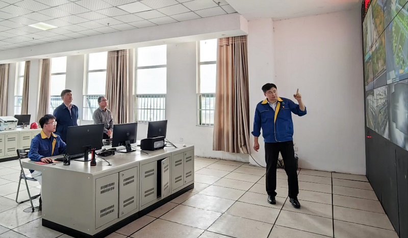 赵书记调研数字化建设.jpg