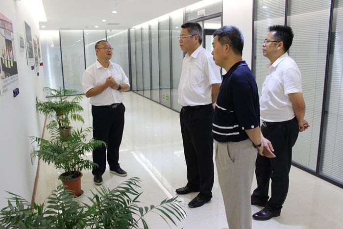 贵州省人大常委会副主任王世杰调研2_副本.jpg