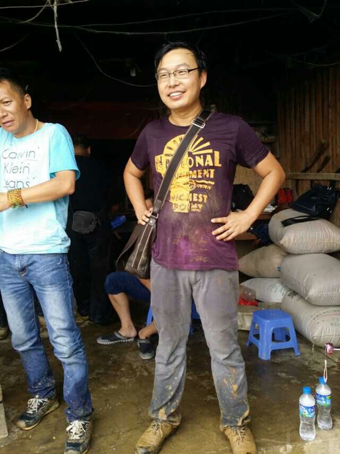 钱挺同志在云南金平县查看地质灾害现场并组织开展地灾灾害治理，右一为钱挺同志_副本.jpg