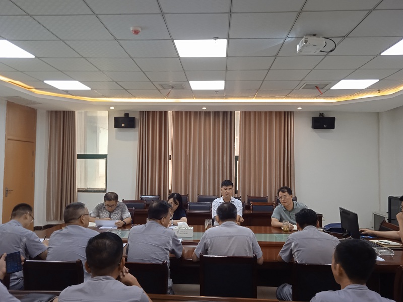 赵震海书记在能矿锰业调研2.jpg